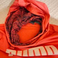 Felpa Puma color corallo.