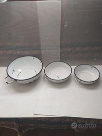 Tris di insalatiere smaltate risalenti anni '60