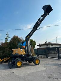 E229 Escavatore gommato Volvo 50 q