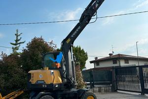 E229 Escavatore gommato Volvo 50 q