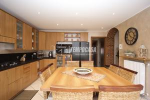 PORZIONE DI BIFAMILIARE CON BOX E GIARDINO!!