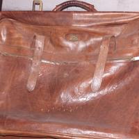 valigia vintage marca the bridge in pelle 