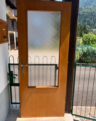 Porta in legno con vetro