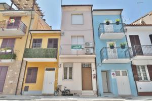 Casa indipendente in centro con garage/depandance