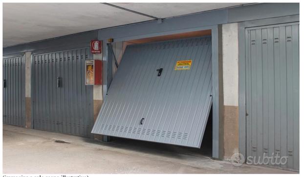 GARAGE in centro a cattolica
