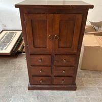 Mobiletto con cassetti