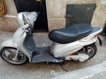 Moto piaggio liberty 50 2