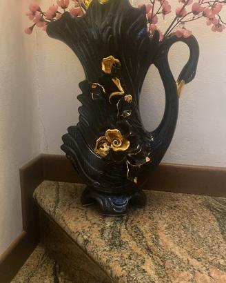Vaso cigno nero con rose color oro