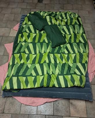 Materassino con completo letto e cuscini