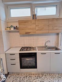 Cucina completa lineare con pensili vari