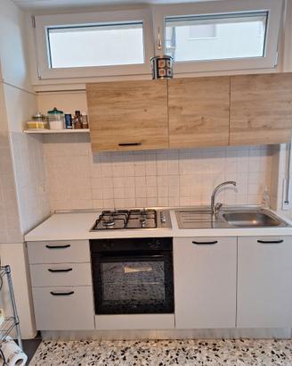 Cucina completa lineare con pensili vari