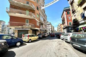 MONOLOCALE A NAPOLI