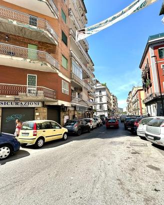MONOLOCALE A NAPOLI
