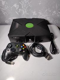 Xbox classic con controller e cavi