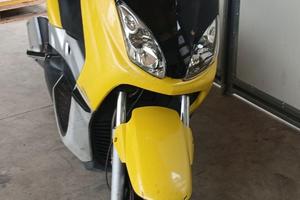 Scooter xmax 250