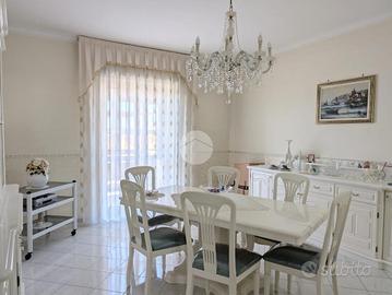 3 LOCALI A MELITO DI NAPOLI