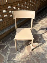 Sedie beige in plastica