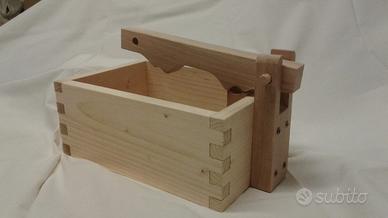 Schiaccianoci in legno fatto a mano