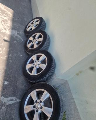 Cerchi in lega 15 + gomme usate omaggio