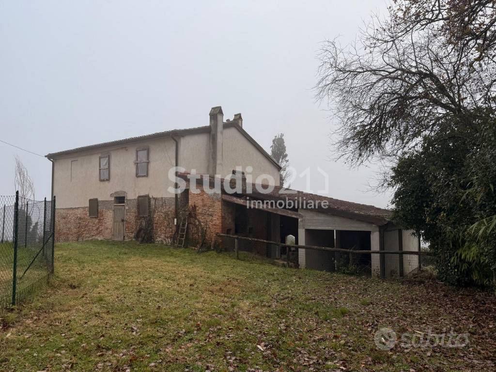Rustico / Casale di 300 m² con più di 5 locali e p - Vista 4
