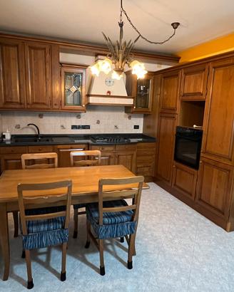 Cucina in legno massiccio