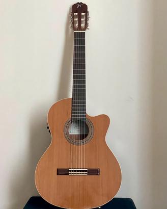 Chitarra Classica Amplificata