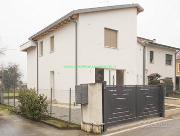 Bifamiliare di testa in legno biohouse