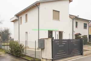 Bifamiliare di testa in legno biohouse