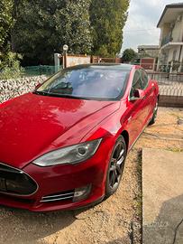 Model S85 ricariche gratuite a vita