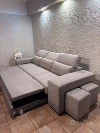 Divano 3 posti con 4 pouf