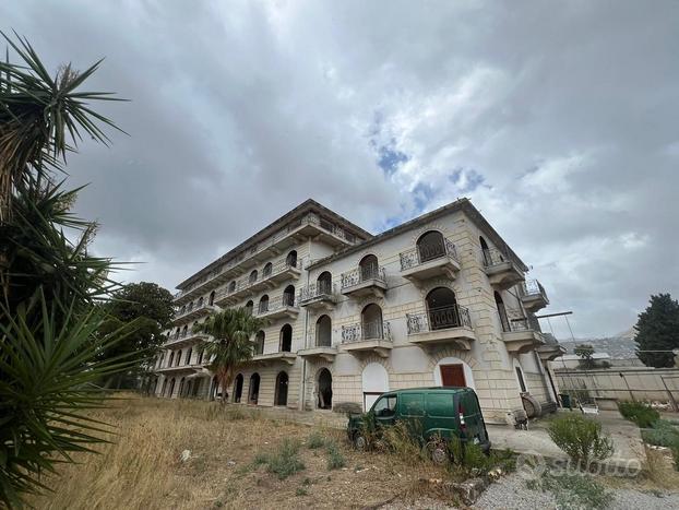 EDIFICIO mq 2800 con terreno Boccadifalco Portello