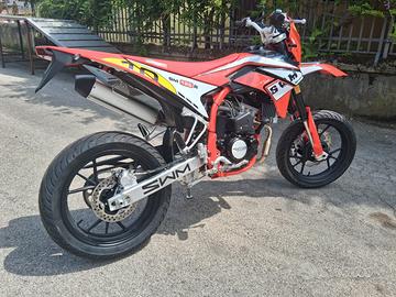 SWM SM 125 SERIE LIMITATA** MOTORE A LIQUIDO