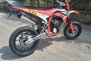 SWM SM 125 SERIE LIMITATA** MOTORE A LIQUIDO