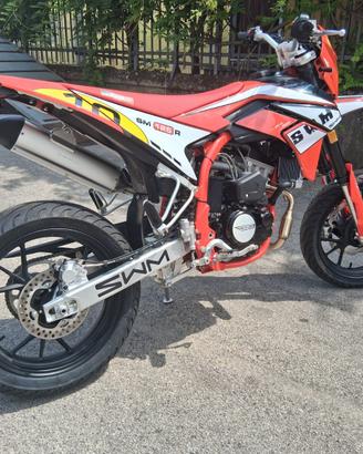 SWM SM 125 SERIE LIMITATA** MOTORE A LIQUIDO