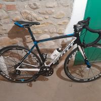 bicicletta in carbonio scott solace 