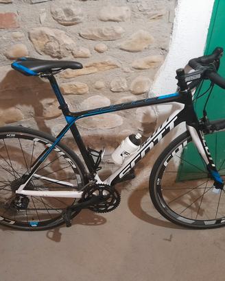 bicicletta in carbonio scott solace 