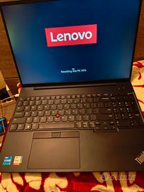 Lenovo thinkpad E16 17 pollici 