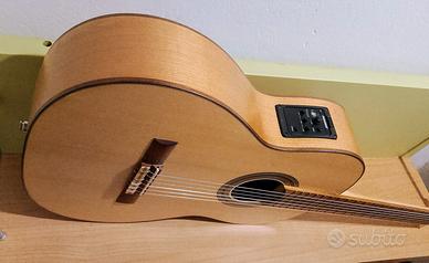 Chitarra classica di qualità in legno massello