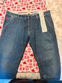 Jeans firmati trama rossa fatti a mano