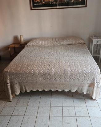 copriletto matrimoniale realizzato a mano all'unci