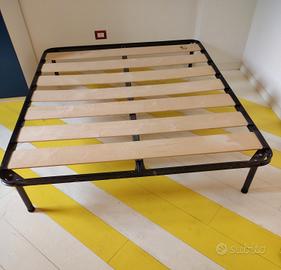 Letto a doghe a due piazze