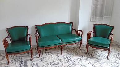 Salottino modello classico in pelle verde euro 400