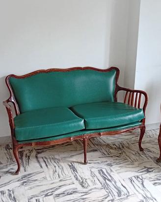 Salottino modello classico in pelle verde euro 400