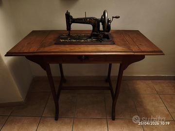 Macchina da cucire Singer del 1908 con mobile