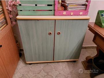 MOBILI CONTENITORI CON ANTE