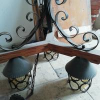 set lampadario e lampade in ferro battuto e legno 