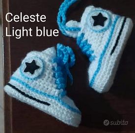 Scarpine per neonati fatte a mano in lana