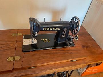 macchina da cucire d'epoca NECCHI