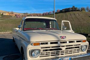 Ford F 100 motore V 8   1966