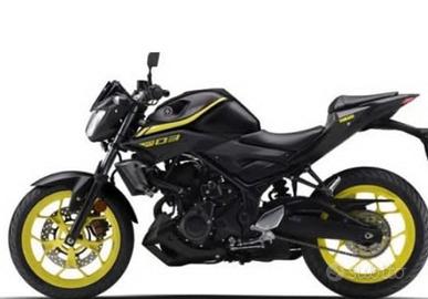 Moto Yamaha MT03